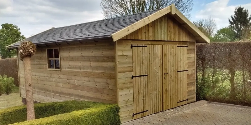 Houten garage van bij Tuinhuizen De Cock